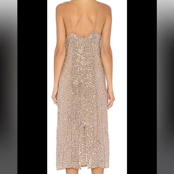 Dress sequence - Picture 7 of 17